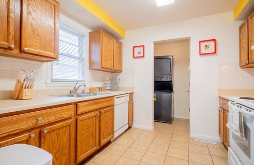 Lawrence House | [SB] The Sunburst Retreat- Amazing Location!