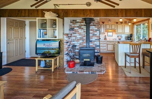 Sequim Cabin | SBH: Stunning Views & Hot Tub Relaxation