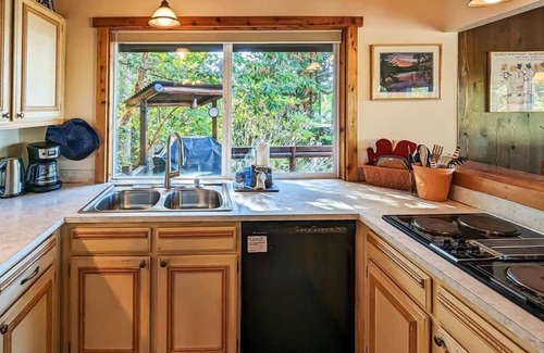 Sequim Cabin | SBH: Stunning Views & Hot Tub Relaxation