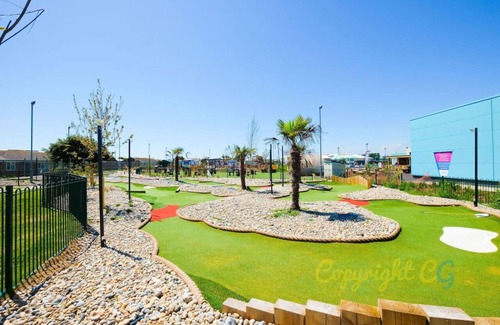 Camber RV Rental | SBL54 - Camber Sands Holiday Park - Mini Lodge - Sleeps 8 - 3 Bedrooms