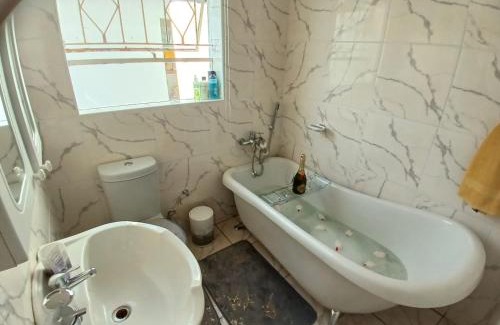 Glenvista House | Sbukosezwe guest house