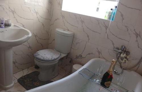 Glenvista House | Sbukosezwe guest house