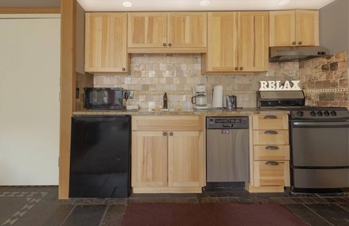 Snowshoe Condo | SC 5114 - Your inviting summer retreat w/pool for a great getaway!