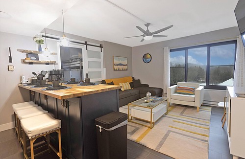 Snowshoe Condo | SC 5606: Top-notch & exclusive w/pool. Perfect for your next summer getway!