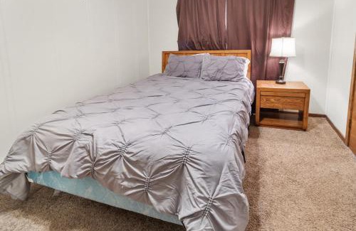 Snowshoe House | SC105B 1BR 1BA Sleeps Six Wi-Fi Free Parking Close To Lift