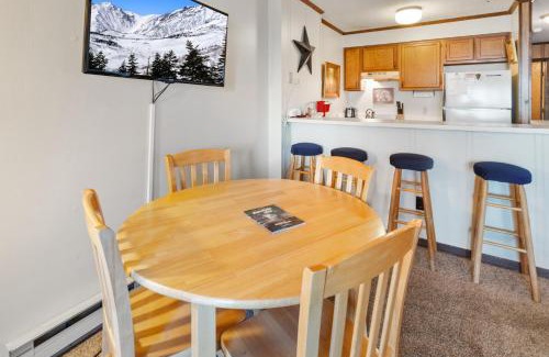 Snowshoe House | SC105B 1BR 1BA Sleeps Six Wi-Fi Free Parking Close To Lift