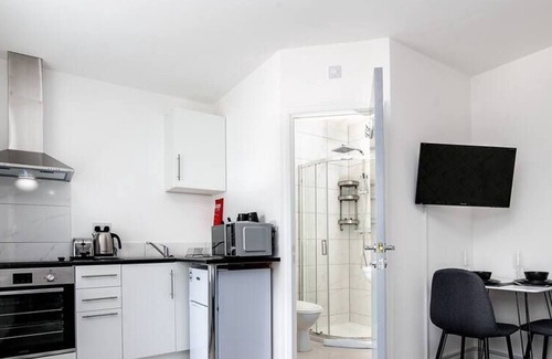 Wolverhampton Apartment | SCA - Delightful Studio - VS3