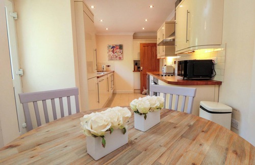 Scalby Cottage | SCALBY GROVE COTTAGE, family friendly, with a garden in Scalby