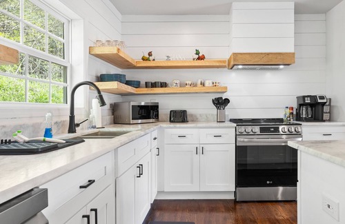 Scaly Mountain Other | Scaly Mtn/Highlands Modern NC Farmhouse-6.5 AC 2 Creeks