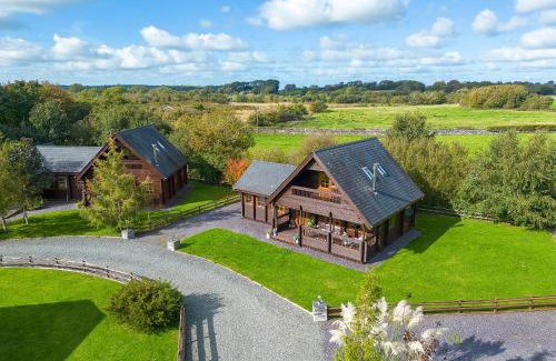 Menai Bridge House | Scandi Cabin in Heart of Anglesey with Parking