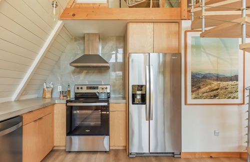 Black Mountain Cabin | Scandi-Camp A-Frame, 2 kings, hot tub, pet-friendly, walk to town! By Modcabins