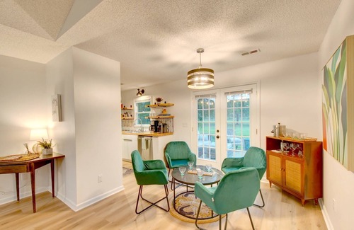 Madison House | Scandi-Chic Retreat in Madison-Pets stay free!