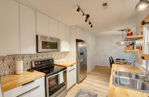 Madison House | Scandi-Chic Retreat in Madison-Pets stay free!