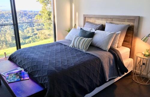 Booroobin Villa | Scandinavian Cabin - Maleny - One Bedroom