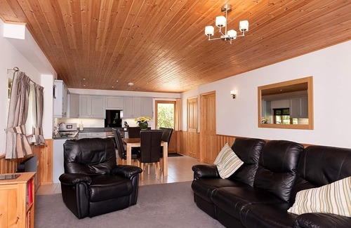 West Stour Ski Chalet | Scandinavian chalet with hot tub in rural North Dorset. Spectacular views.