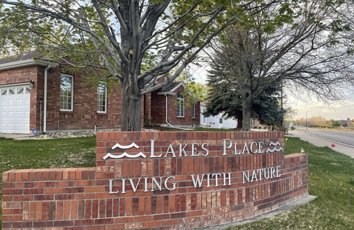 Loveland House | Scandinavian Chic – Hot Tub, Bikes and Lake Life!