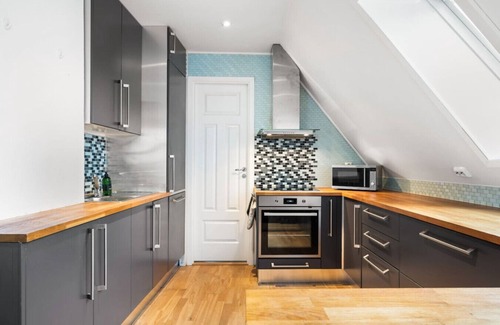 Bergen City Centre Apartment | Scandinavian Hideaway I Private Balcony
