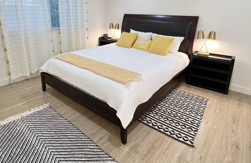 Sacramento House | Scandinavian Home 2B/2Ba Spacious Relaxed Charm