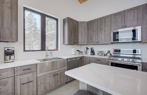 Winter Park Highlands Cabin | Scandinavian-Inspired Escape: Modern Cabin w/Spa