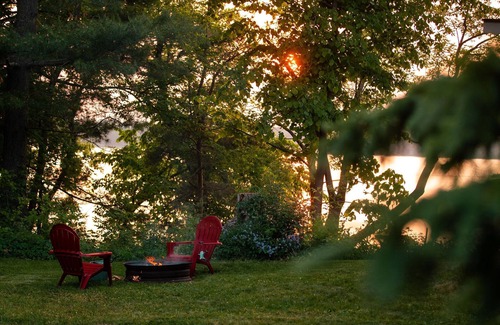 Harris Cabin | Scandinavian Lake Cabin Ideal for Romantic Getaway