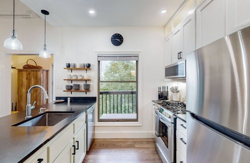 Sugar Mountain Condo | Scandinavian modern retreat with sweeping mountain views - shuttle to slopes