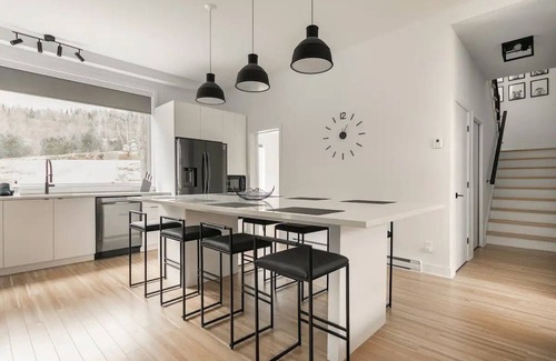 La Conception Ski Chalet | Scandinavian retreat with spa12 minutes from Tremblant