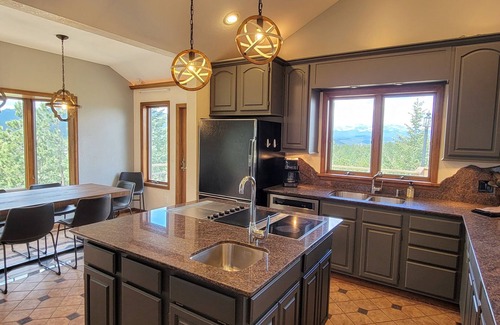 Golden House | Scar Top Mountain Escape, Fiber Internet, Mountain Top Views!