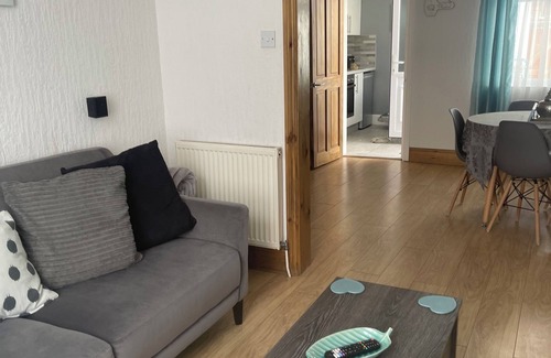 Scarborough City Centre House | Scarborough Central Pet friendly House - Perfect for couples- WIFI-Free Parking