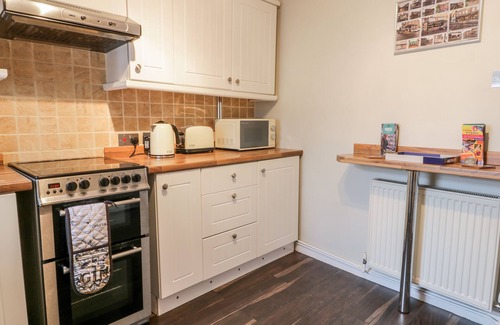 Driffield House | SCARBOROUGH COTTAGE, pet friendly, with open fire in Great Driffield