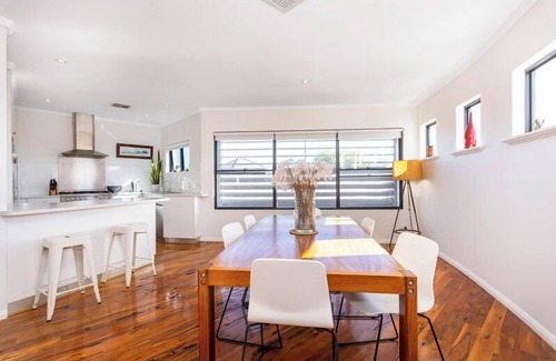 Scarborough Apartment | Scarborough Hilltop Apartment - Executive Escapes