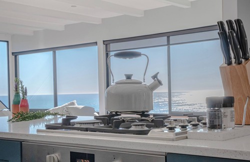 Cape Peninsula Apartment | Scarborough Loft: Your Stylish Seaside Retreatn