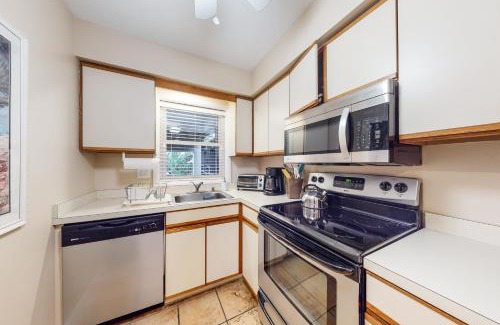 Country Club Estates House | Scarborough Village - 245 Country Club Dr, Unit #608