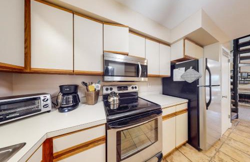 Country Club Estates House | Scarborough Village - 245 Country Club Dr, Unit #608