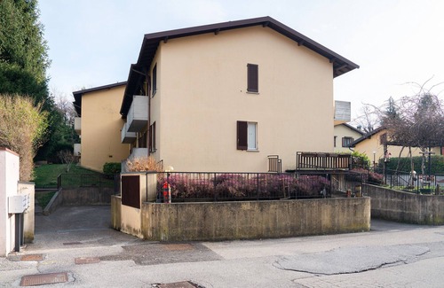 Magreglio Apartment | Scarlet Apartment with Garden by Wonderful Italy