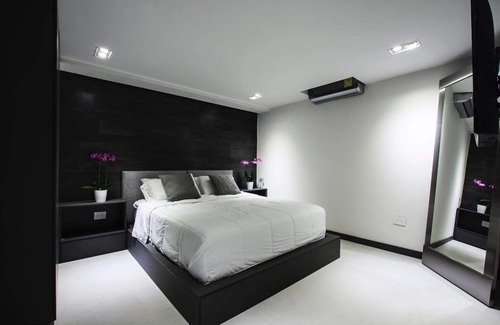 Lalinde House | Scarlet house with 8 bedrooms in Lleras park