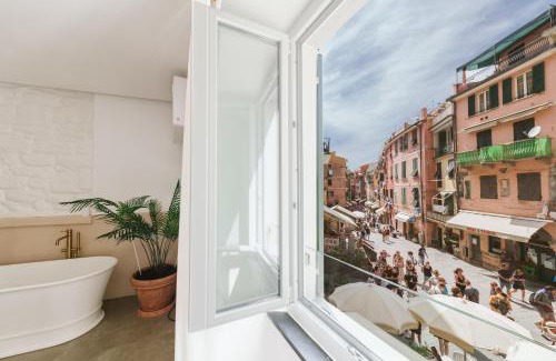Vernazza Apartment | Scarlet