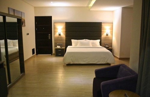 Ofin Cabin | Scarlet Lodge