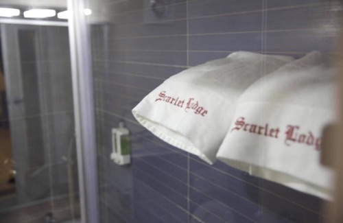 Ofin Cabin | Scarlet Lodge