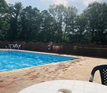 Bont Newydd House | Scarlett Cabin Glan Gwna