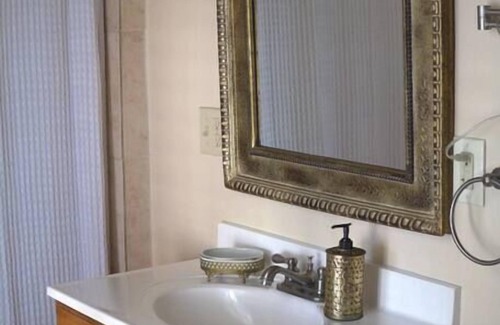Monticello Bed & Breakfast | Scarlett Room - At Avera-Clarke