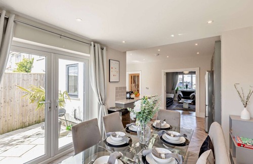 Torrington House | Scarlettrose - Four Bedroom House, Sleeps 7
