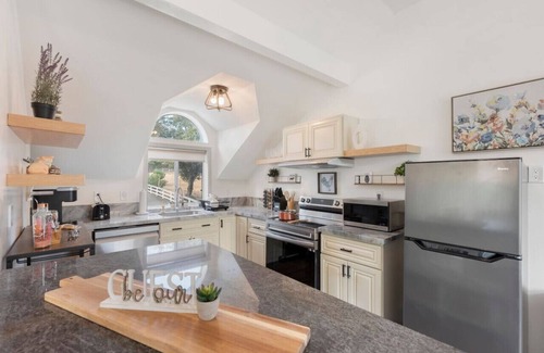 Green Valley House | Scenic 3 Acre Napa Valley Escape - Upper Level