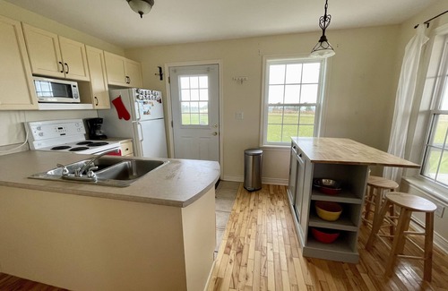 Anglo Rustico Cottage | Scenic 3 bedroom cottage with hot tub, close to beaches and national park