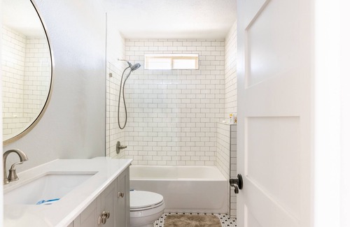 Hutto Other | Scenic 3-Bedroom Farm House with a Pool