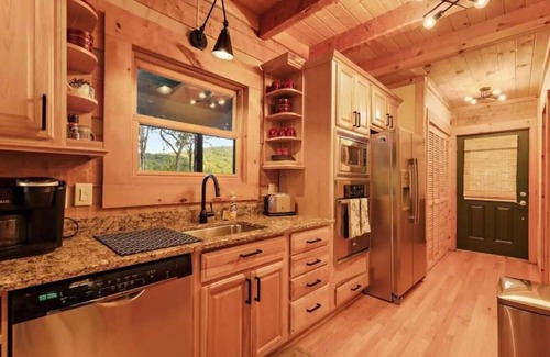 Charter Hills Ski Chalet | Scenic 4-BR Chalet with Hot Tub