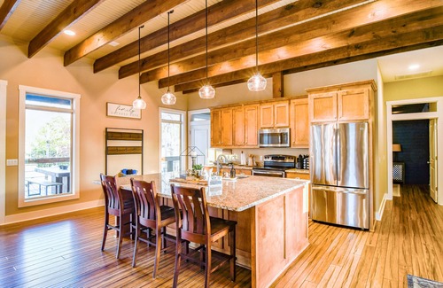 Double Springs House | Scenic 4BR Lake House | Kayaks,Dock & Cozy Firepit