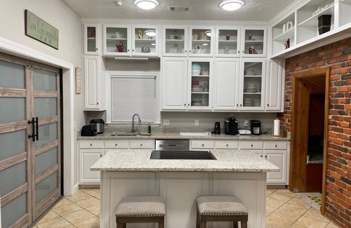 Columbus House | Scenic 7-bedroom Expansive Pool Home: Outdoor Sunroom near Ft.Moore, CopperCreek