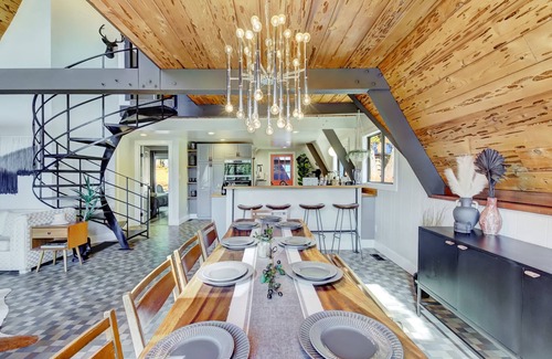 Grass Valley Ski Chalet | Scenic A-frame - Hot Tub, Basketball Court, Treehouse, Outdoor theater!