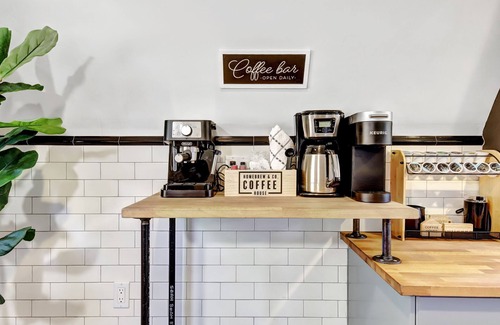 Grass Valley Ski Chalet | Scenic A-frame - Hot Tub, Basketball Court, Treehouse, Outdoor theater!