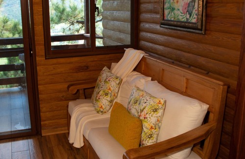 Jarabacoa Ski Chalet | Scenic and Cozy 2 bedroom with Jacuzzi on the balcony